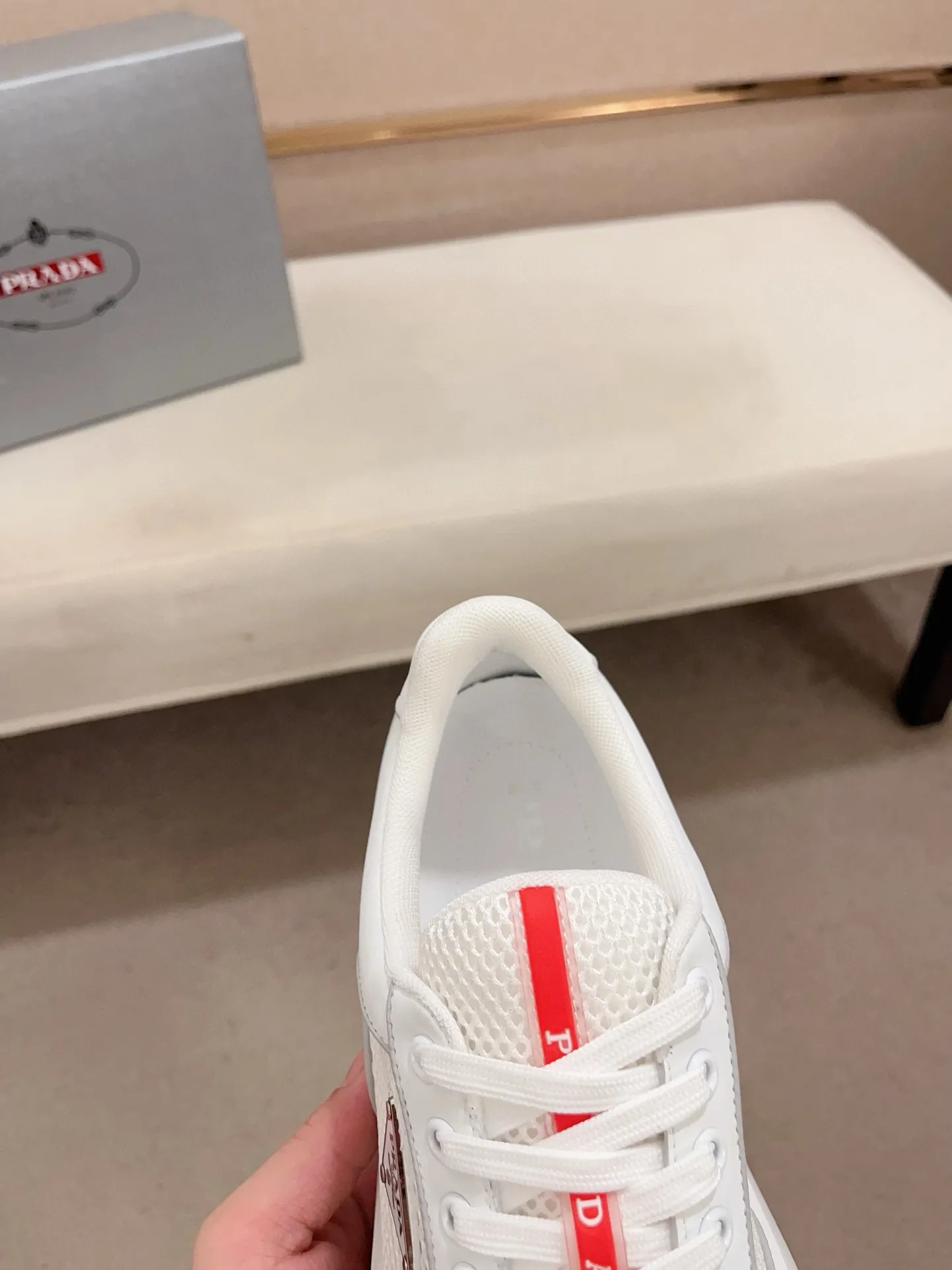 Men's shoes 💰 580💰 ✔️✔️✔️High-quality new PRADA counters are launched at the same time. The new men's shoes and 😘fabrics are selected from first-layer cowhide and are made by pure handicrafts. Lining: Full cowhide lining. 👍🏿 High-end ☄️ air-cushion molded anti-slip rubber outsole, exquisite lines, simple and elegant, comfortable and high-end for leisure travel. Code number: 38 to 44 (45 can be customized)
